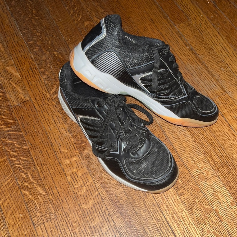 Volleyball court shoes